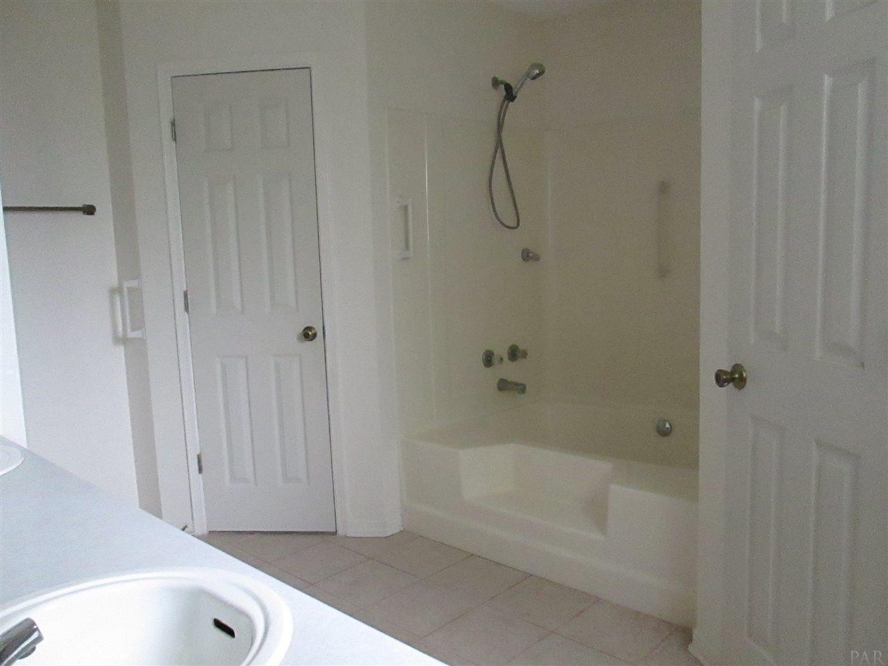 236 BOBWHITE DR, Pensacola, FL 32514