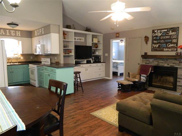6207 Forest Pines Dr, Pensacola, FL 32526