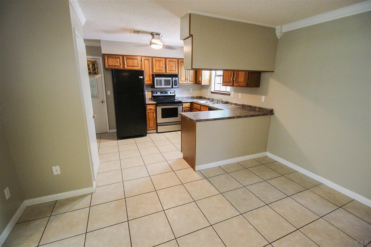 9430 KAINUI DR, Pensacola, FL 32526