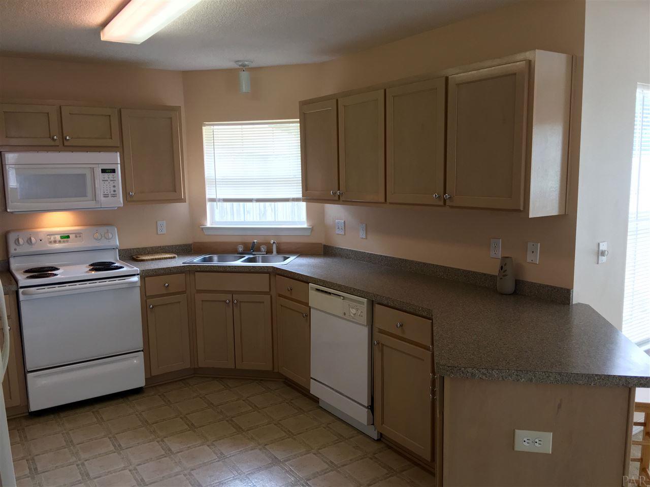 3320 Linger Ct, Pensacola, FL 32526