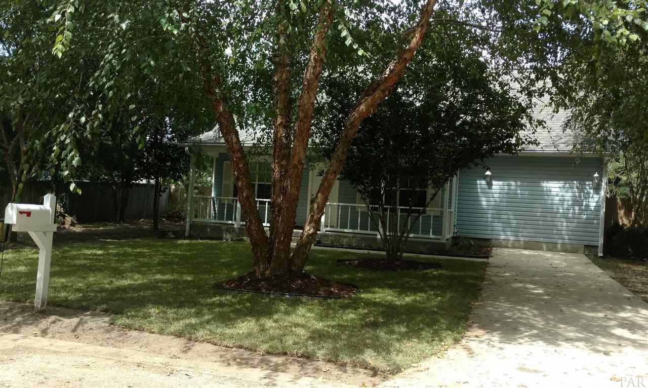 300 Robinhood Ln, Pensacola, FL 32526