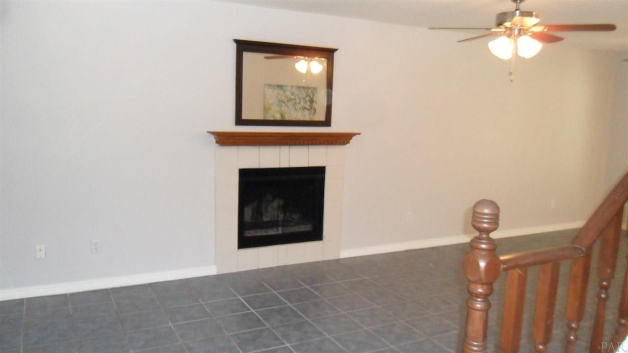 300 Robinhood Ln, Pensacola, FL 32526