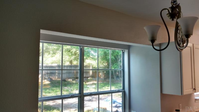 300 Robinhood Ln, Pensacola, FL 32526