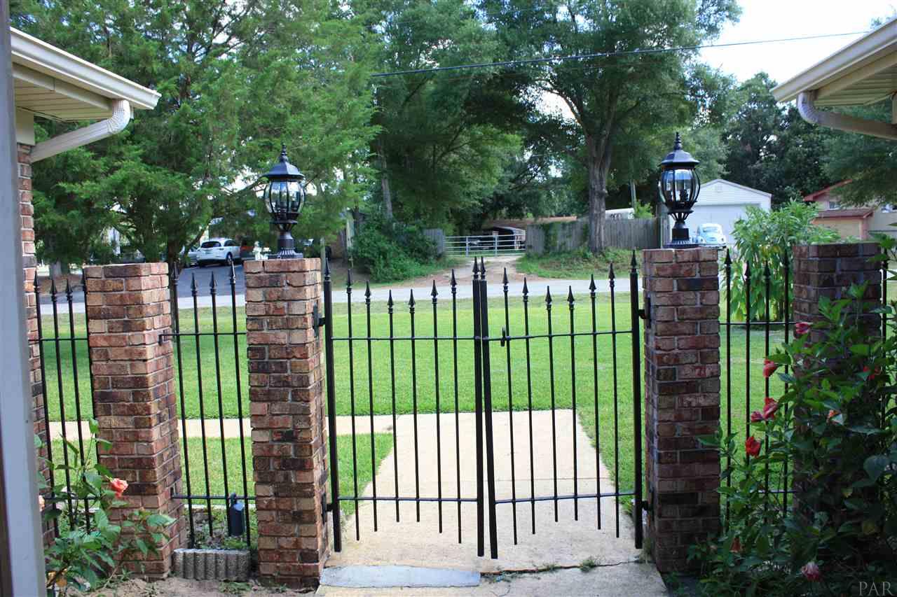 2625 FRANCISCAN DR, Pensacola, FL 32526