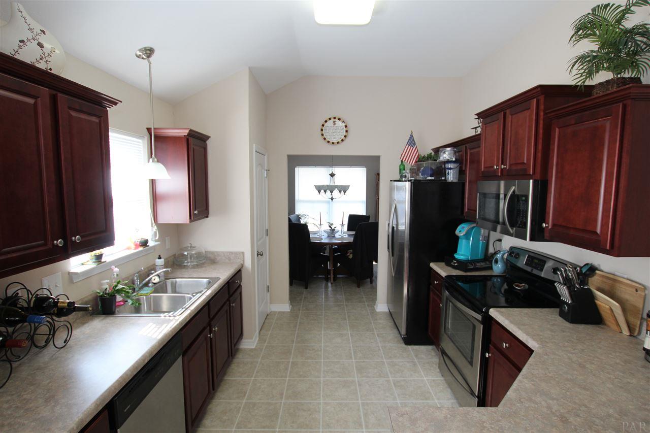 2434 FLINTSTONE DR, Cantonment, FL 32533