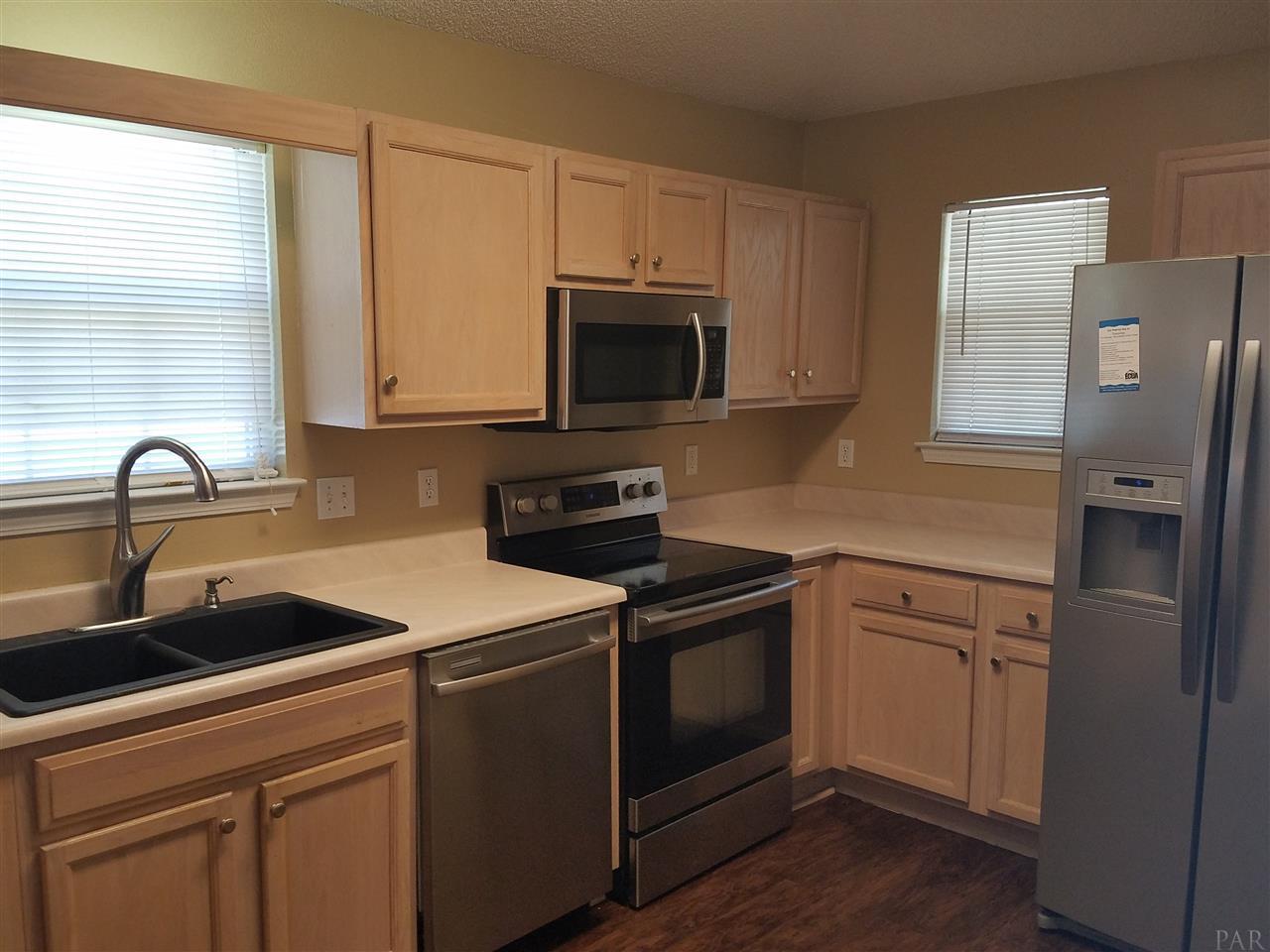 2320 TRAILWOOD DR, Cantonment, FL 32533