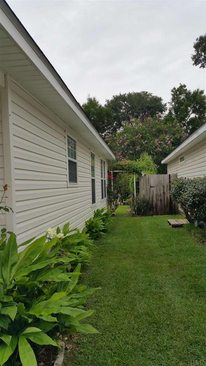 2491 Trailwood Dr, Cantonment, FL 32533