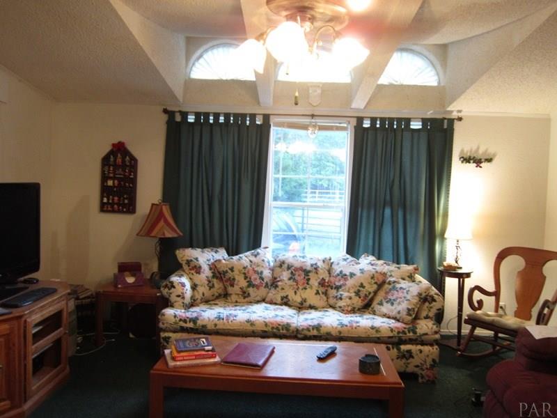 1741 BATSON LN, Cantonment, FL 32533