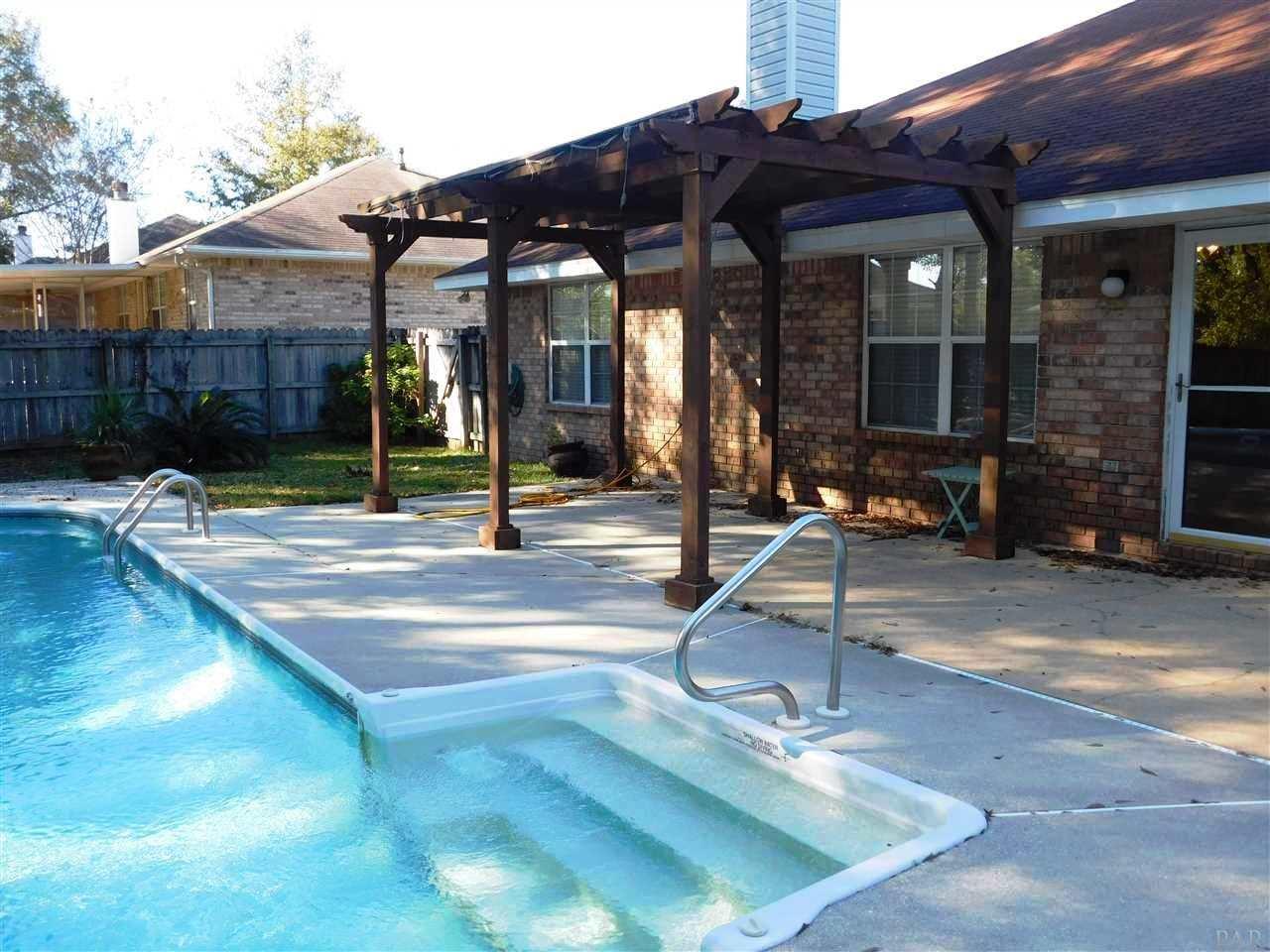 1759 Condor Dr, Cantonment, FL 32533