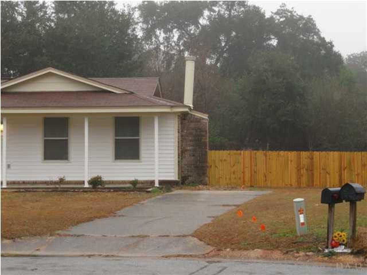 2292 SPARROW LN, Pensacola, FL 32534