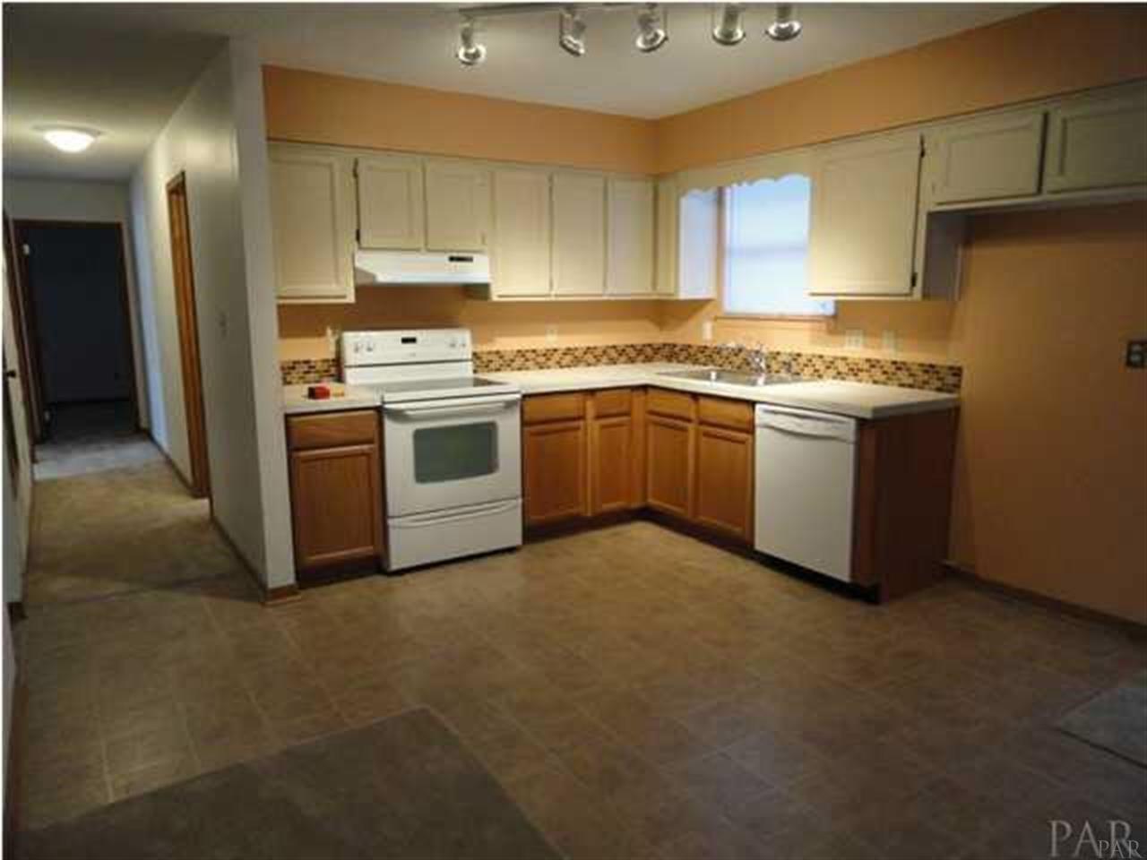 2292 SPARROW LN, Pensacola, FL 32534
