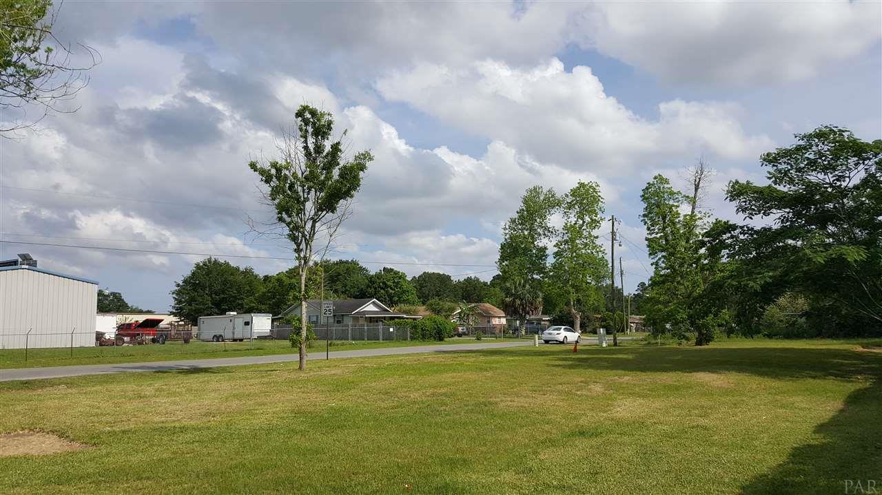 517 W DETROIT BLVD, Pensacola, FL 32534