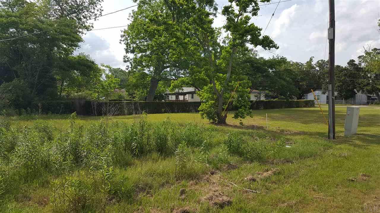 517 W DETROIT BLVD, Pensacola, FL 32534