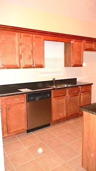 2462 S Lakeview Drive, Crestview, FL 32536