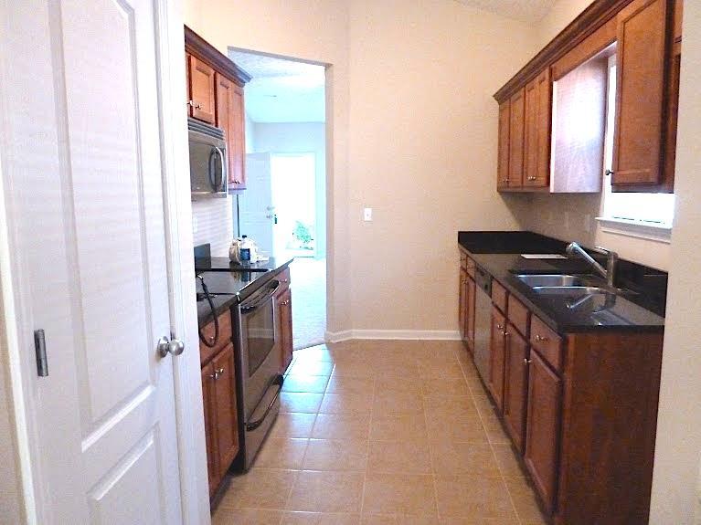 2462 S Lakeview Drive, Crestview, FL 32536