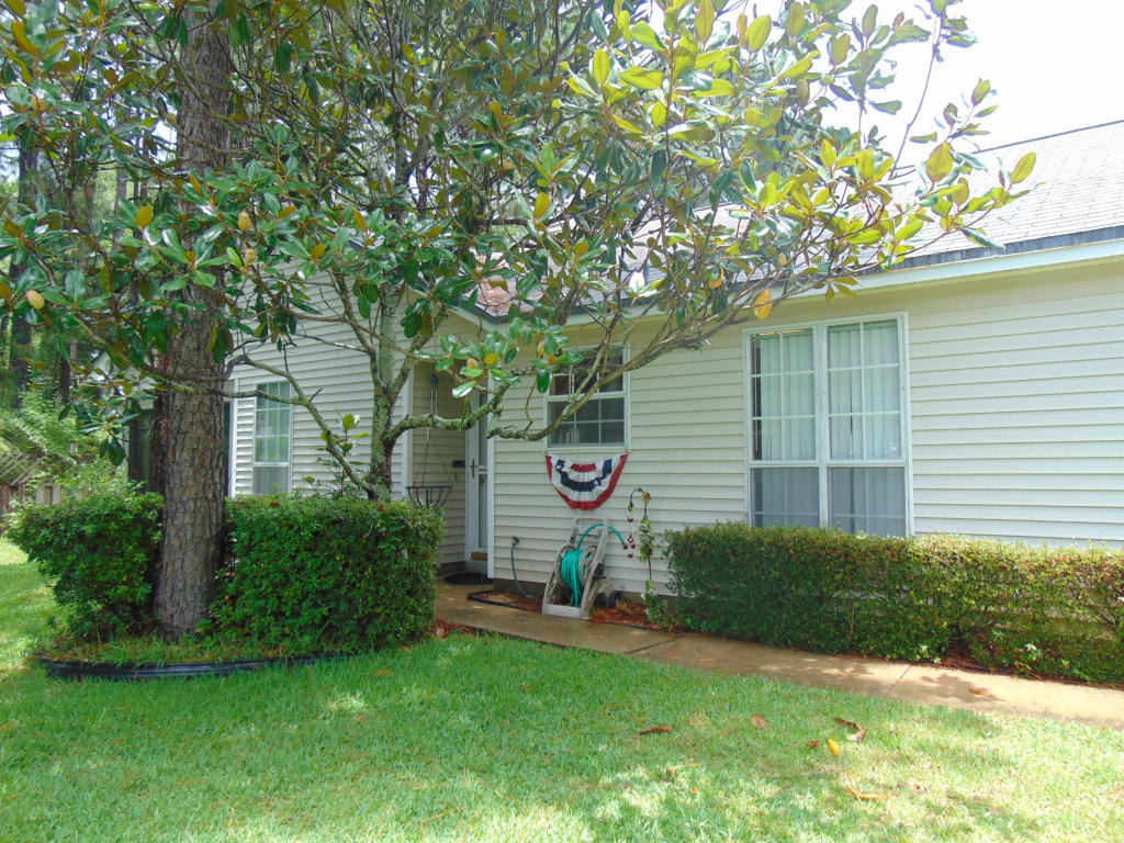 630 Emerald Lane, Fort Walton Beach, FL 32547