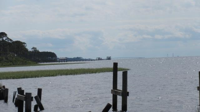 5561 SOUNDSIDE DR, Gulf Breeze, FL 32563