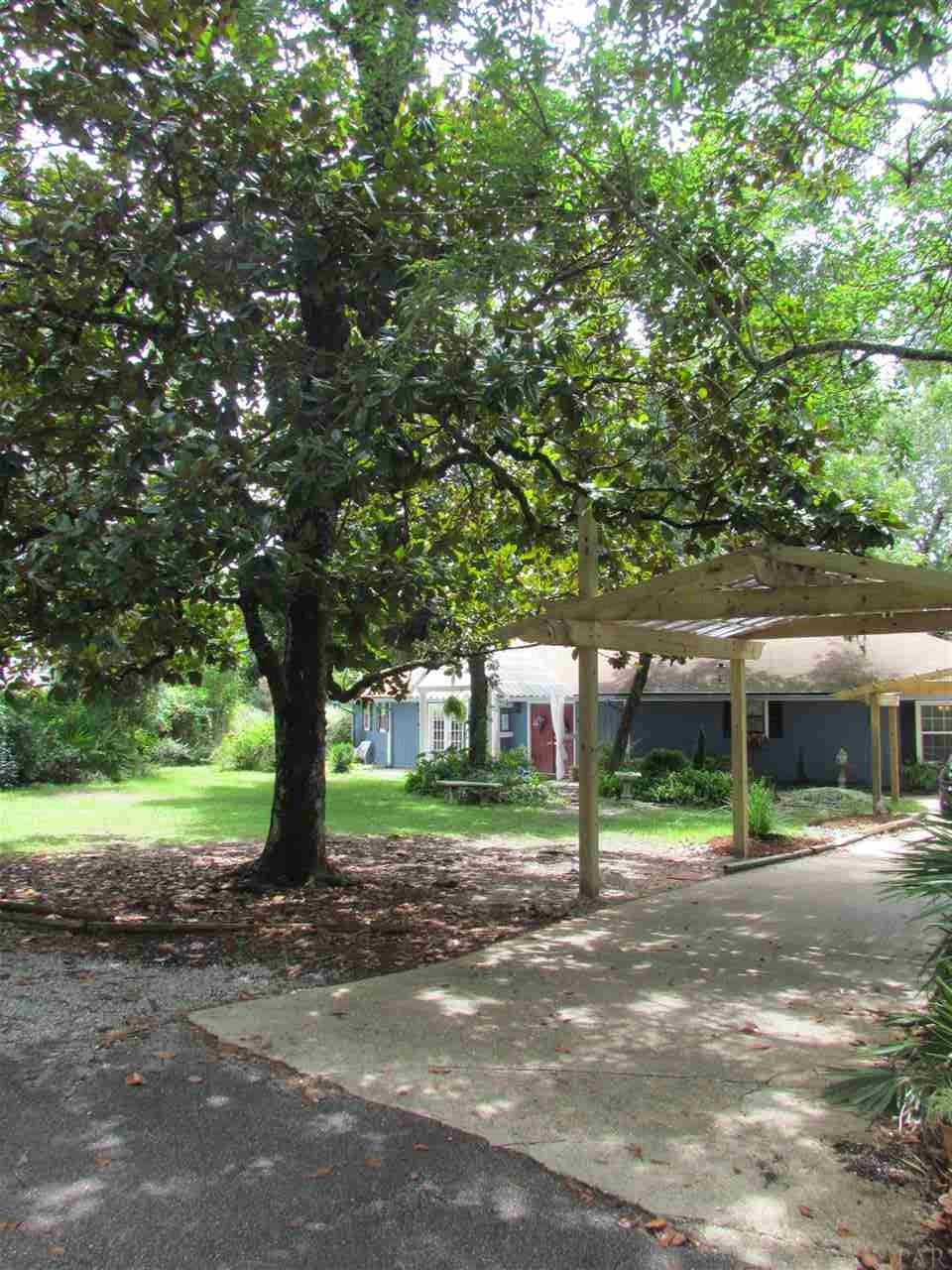 7401 BERNADETTE DR, Navarre, FL 32566