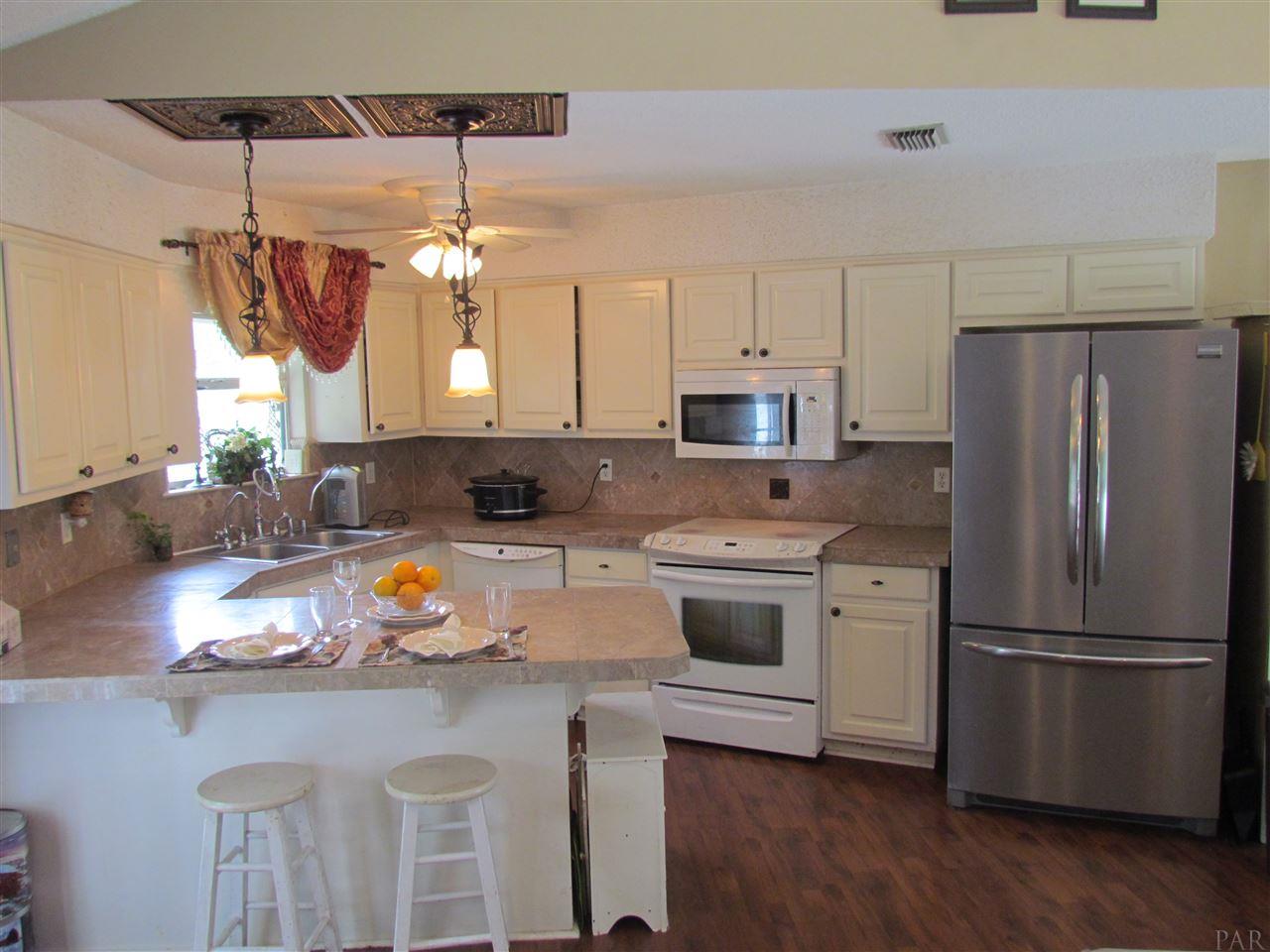 7401 BERNADETTE DR, Navarre, FL 32566