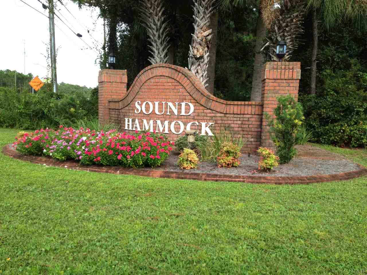 1831 Sound Hammock Dr, Navarre, FL 32566