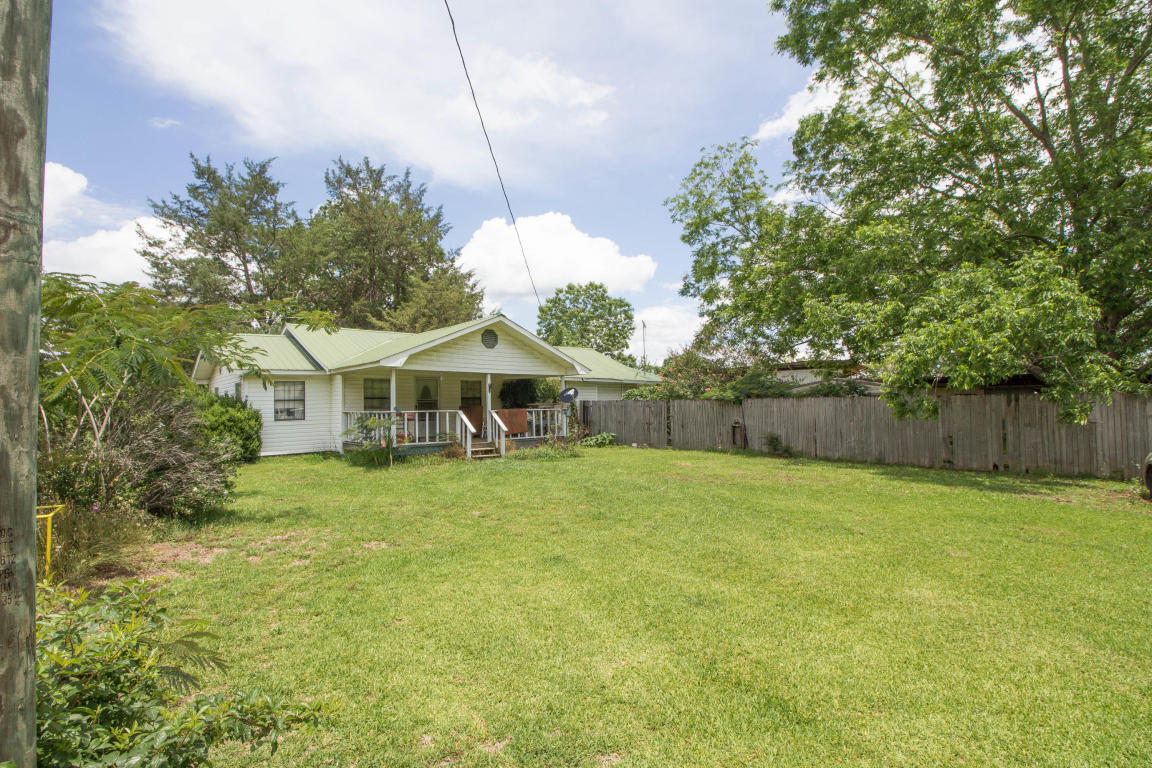 8071 Co Rd 393, Laurel Hill, FL 32567