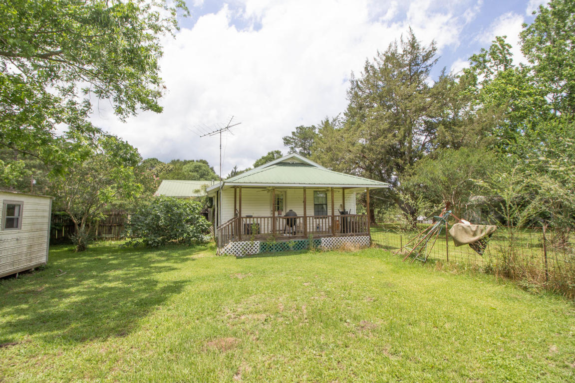 8071 Co Rd 393, Laurel Hill, FL 32567