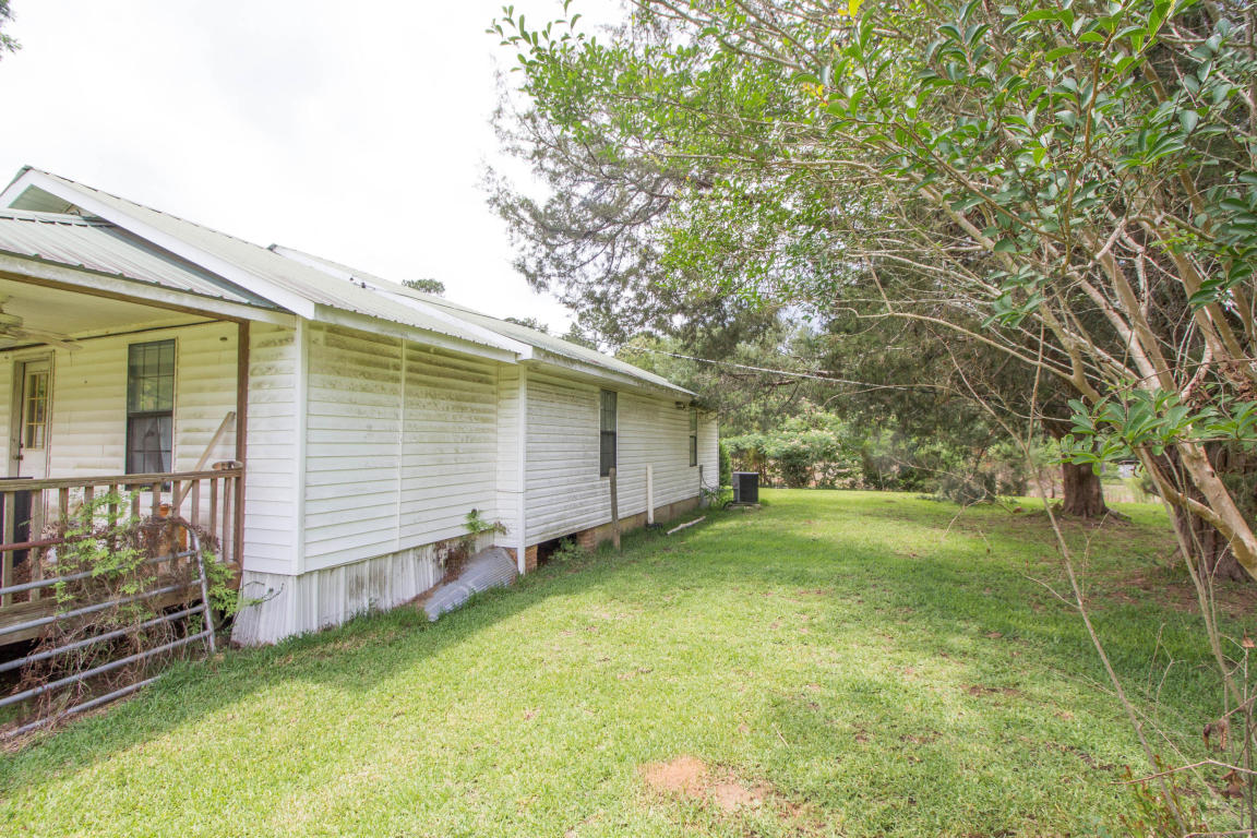 8071 Co Rd 393, Laurel Hill, FL 32567