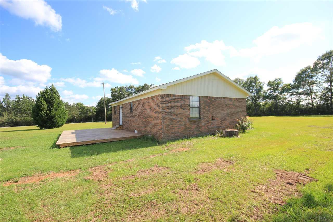 2410 S Pine Barren Rd, Mcdavid, FL 32568
