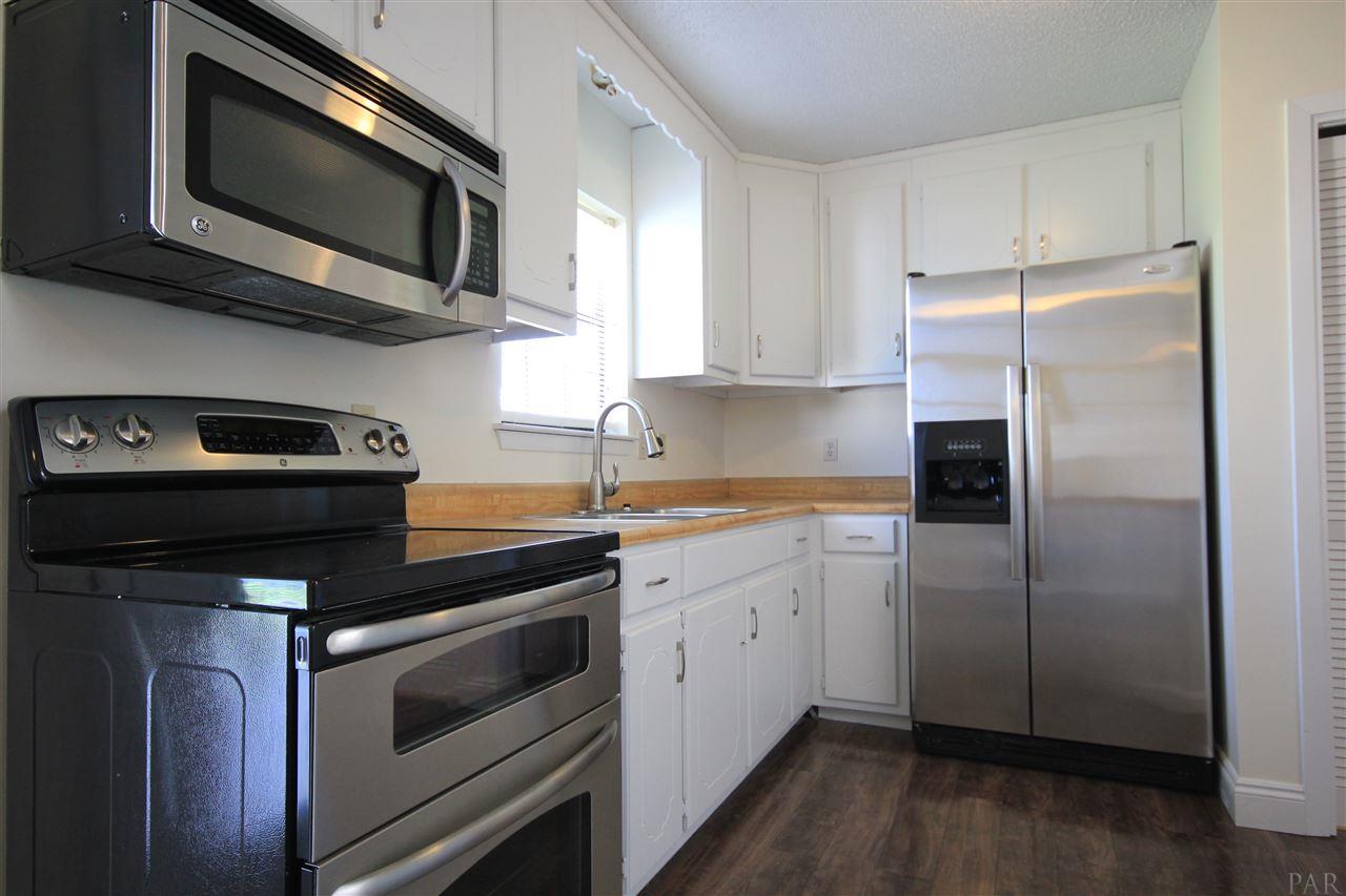 2410 S Pine Barren Rd, Mcdavid, FL 32568
