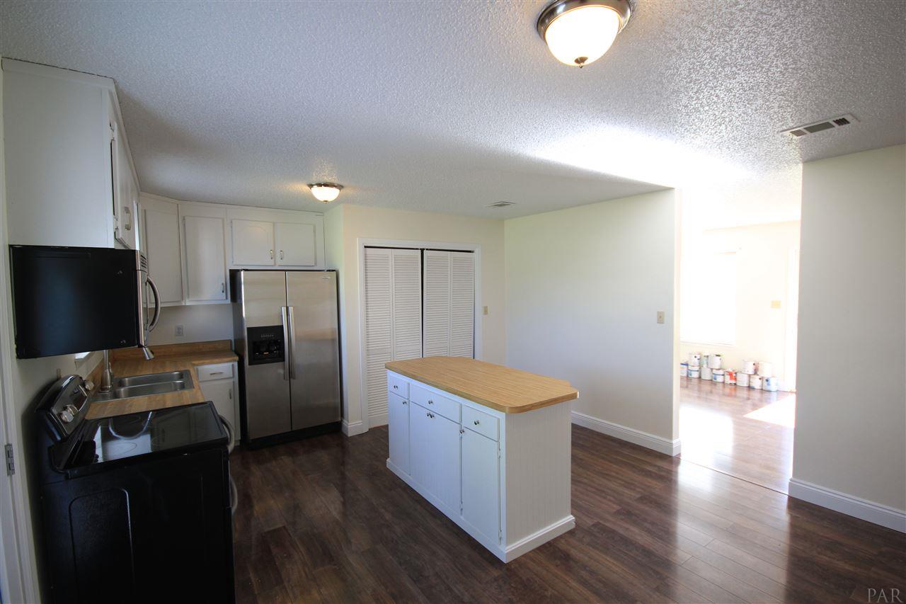 2410 S Pine Barren Rd, Mcdavid, FL 32568
