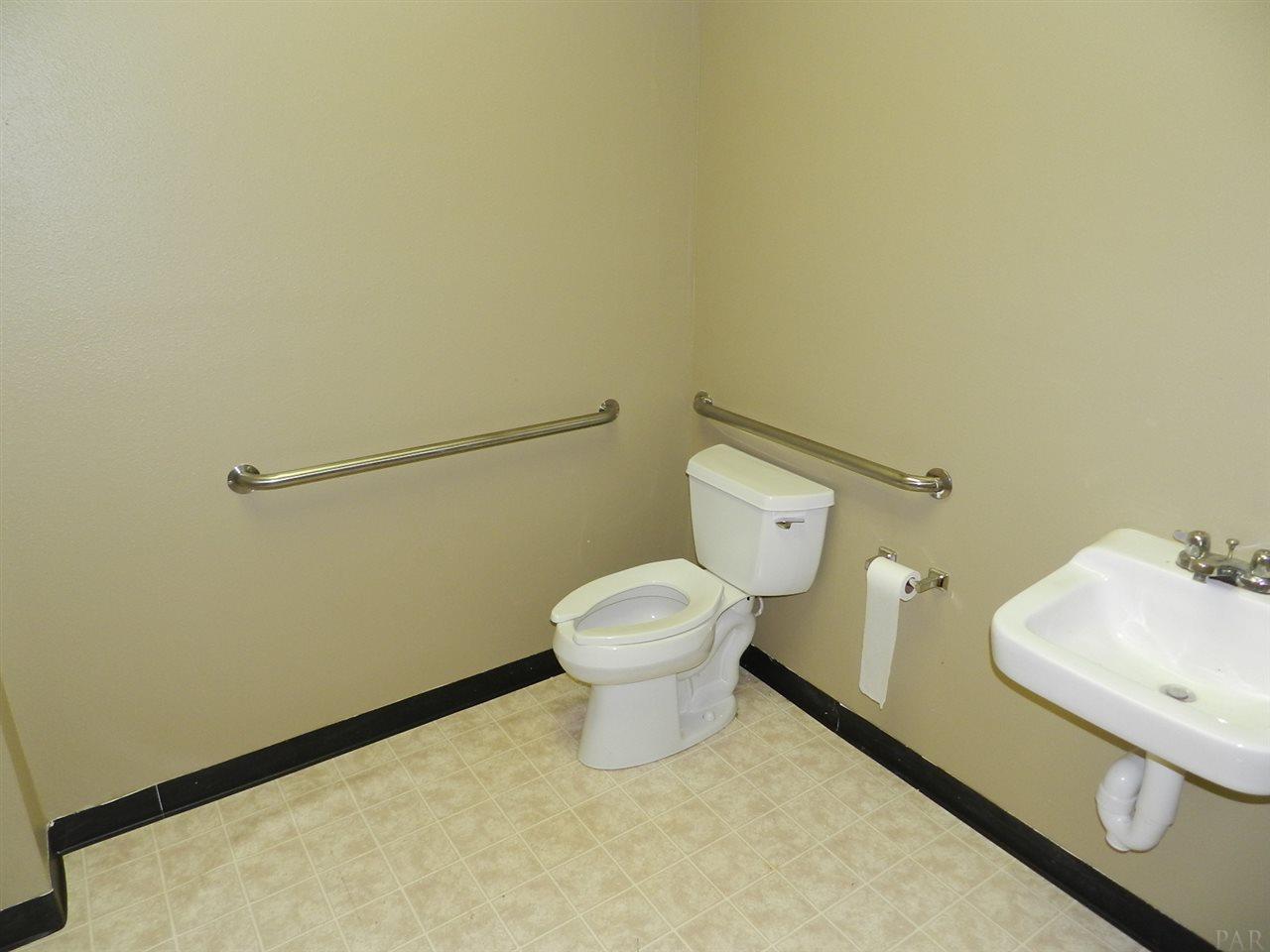 5941 BERRYHILL RD, Milton, FL 32570