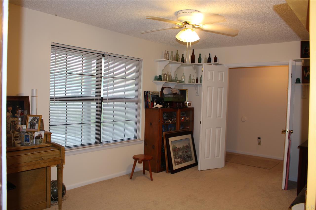 6151 Cherokee Rd, Milton, FL 32570