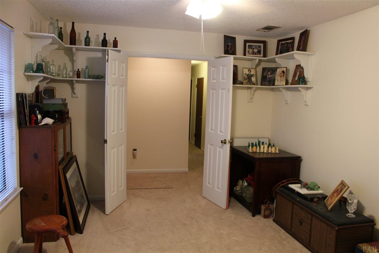 6151 Cherokee Rd, Milton, FL 32570