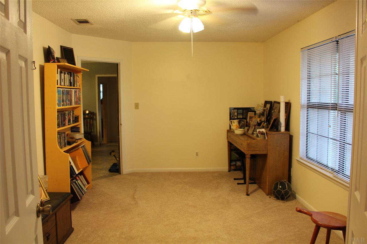 6151 Cherokee Rd, Milton, FL 32570