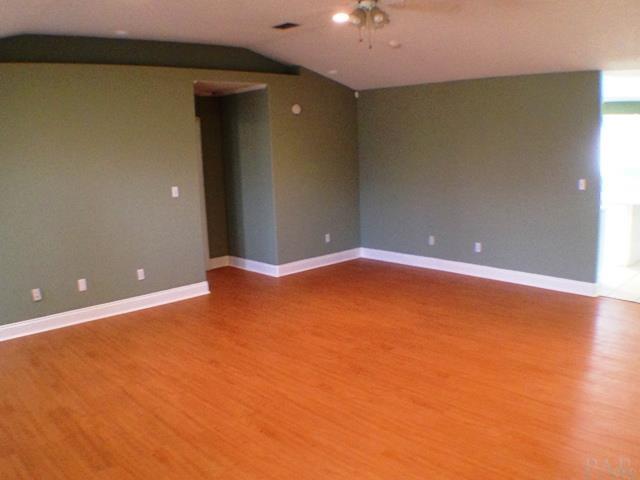 5251 W SPENCER FIELD RD, Pace, FL 32571