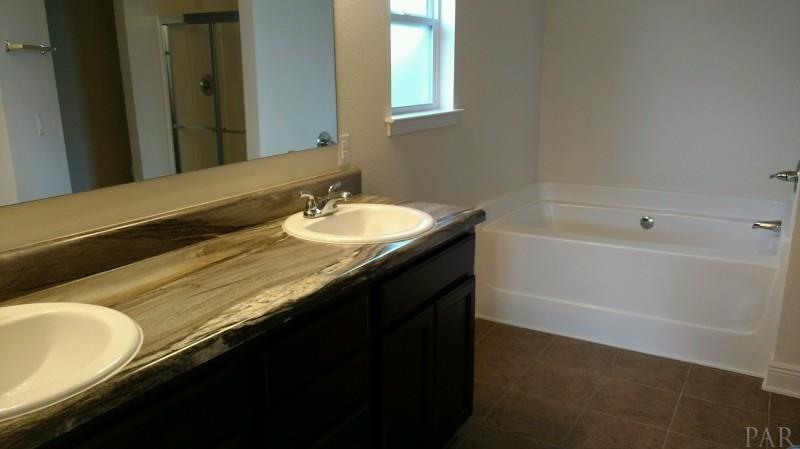3825 RUNNER STONE DR, Pace, FL 32571