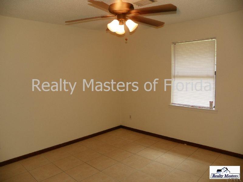4964 W SPENCER FIELD RD, Pace, FL 32571