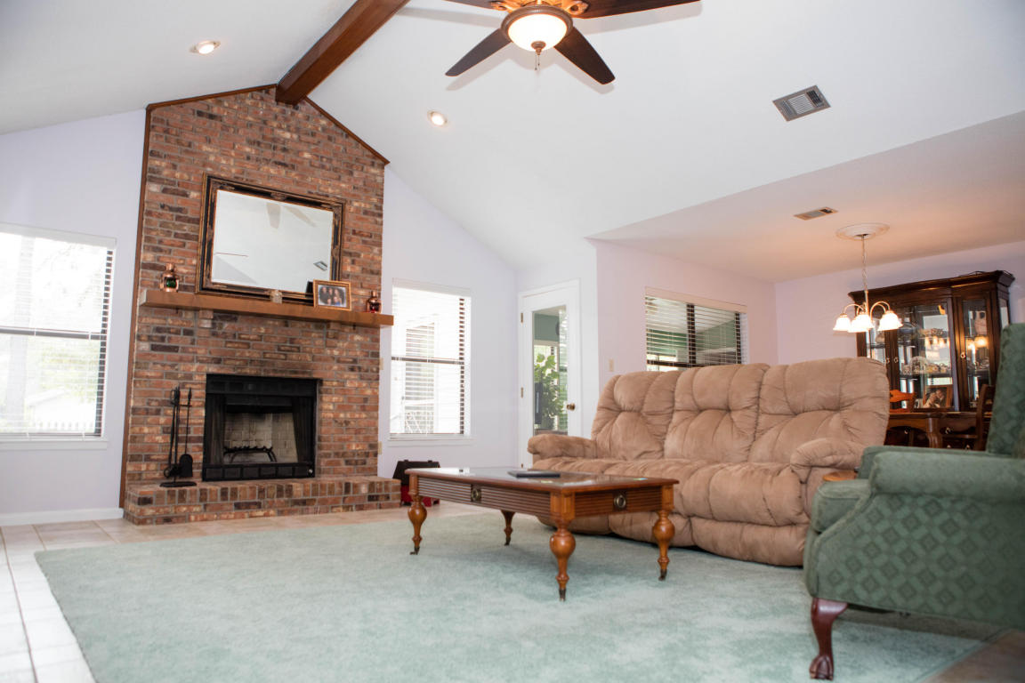 203 W MUIRFIELD Cv, Niceville, FL 32578