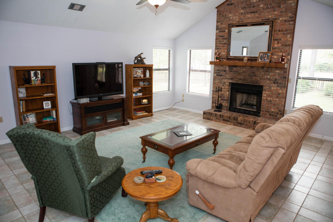 203 W MUIRFIELD Cv, Niceville, FL 32578