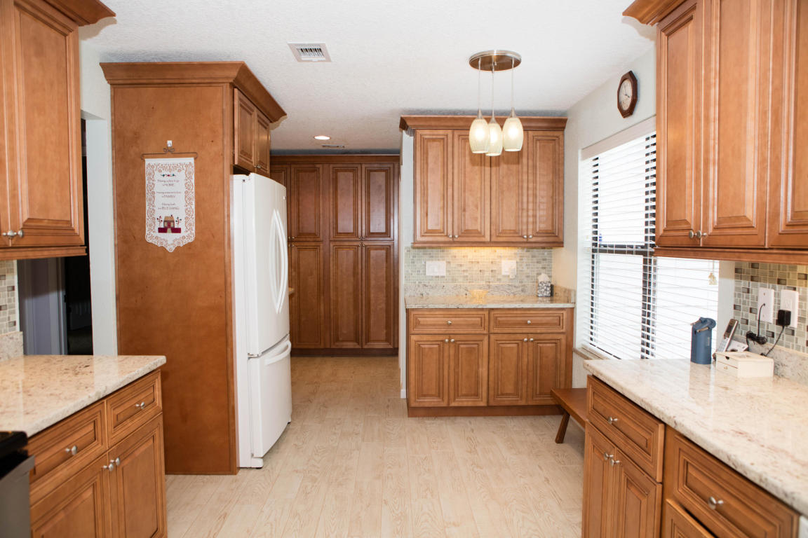 203 W MUIRFIELD Cv, Niceville, FL 32578