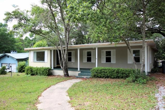 324 Hillcrest Ave, Valparaiso, FL 32580