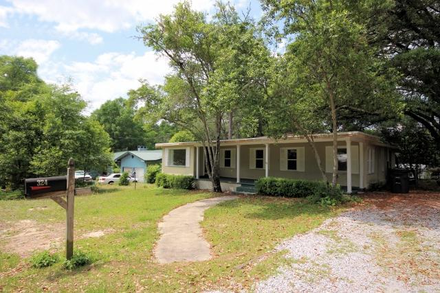 324 Hillcrest Ave, Valparaiso, FL 32580