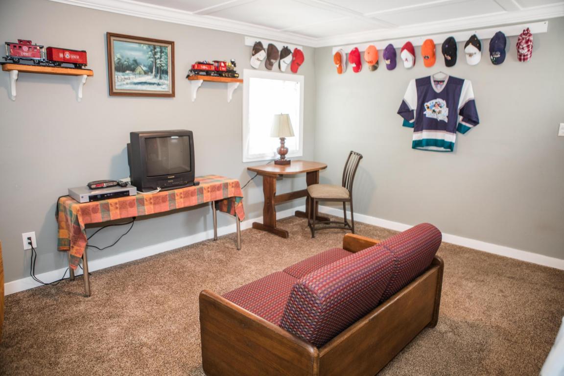 328 WASHINGTON Ave, Valparaiso, FL 32580
