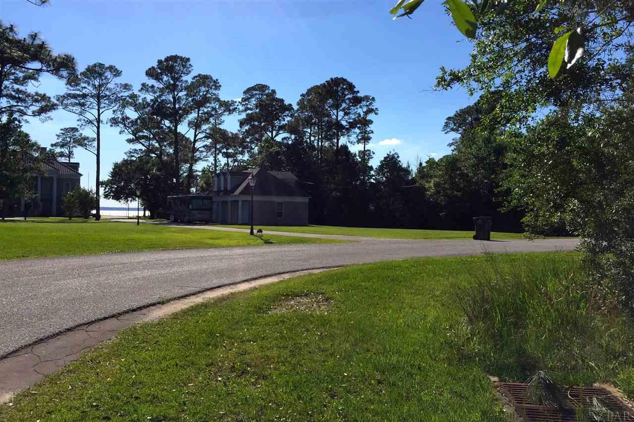 BAY MEADOWS DR, Milton, FL 32583