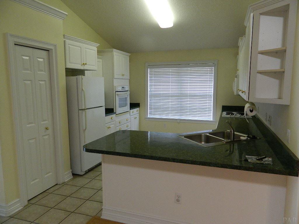 3833 WINDSOR CASTLE BLVD, Milton, FL 32583