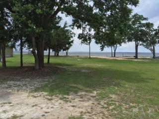 735 MIKE GIBSON LN, Milton, FL 32583