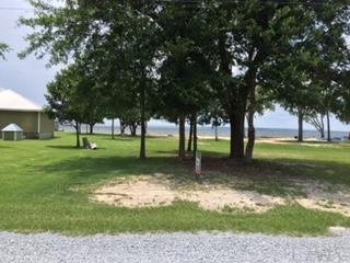 735 MIKE GIBSON LN, Milton, FL 32583