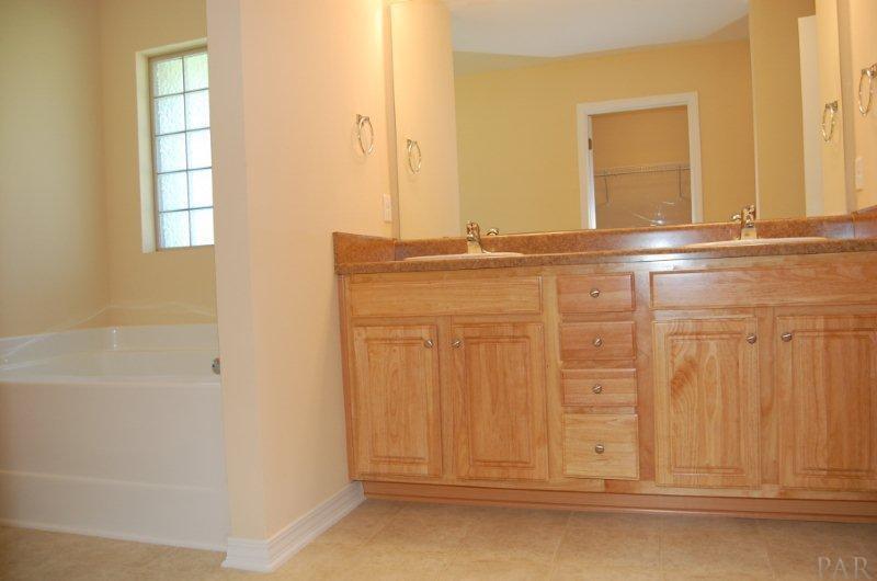 5809 JADE MOON CIR, Milton, FL 32583