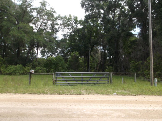 8751 30th St, Chiefland, FL 32626