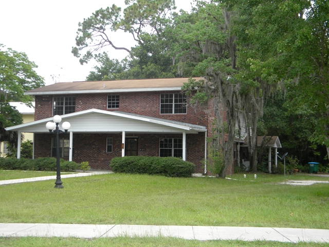 716 1st St, Chiefland, FL 32626